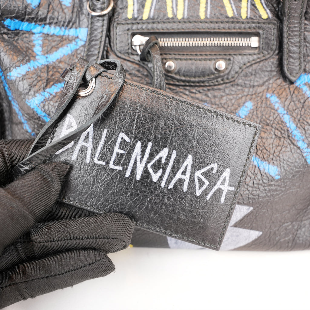 Balenciaga Papier A6 Graffiti Borsa a Mano Piccola in Pelle Nera con Borchie