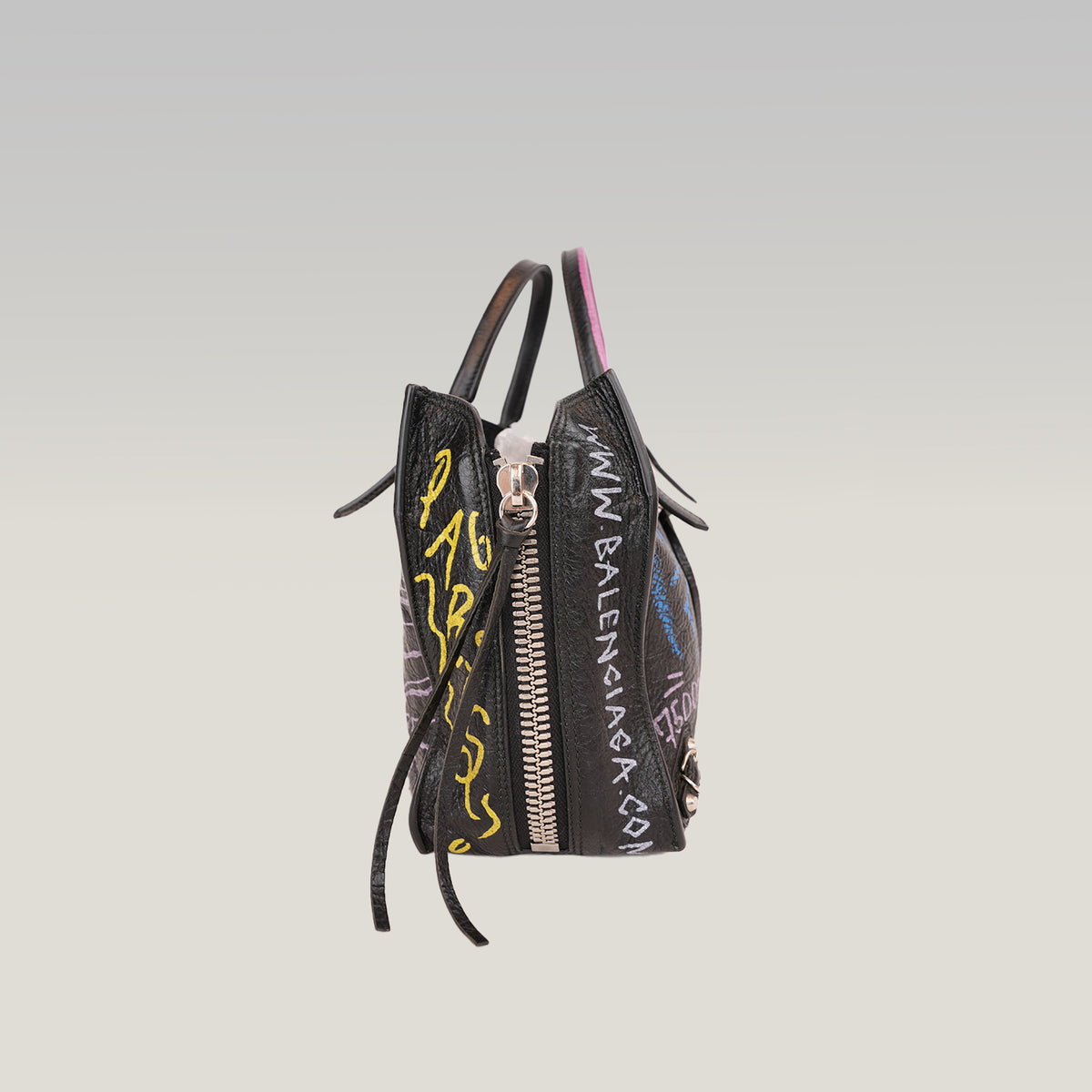 Balenciaga Papier A6 Graffiti Borsa a Mano Piccola in Pelle Nera con Borchie