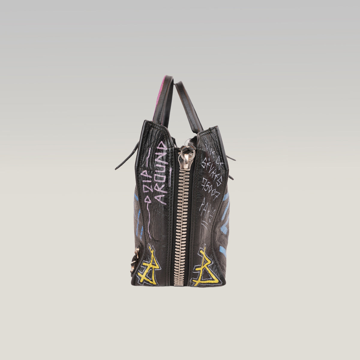 Balenciaga Papier A6 Graffiti Borsa a Mano Piccola in Pelle Nera con Borchie