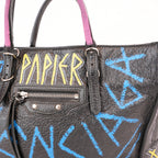 Balenciaga Papier A6 Graffiti Borsa a Mano Piccola in Pelle Nera con Borchie