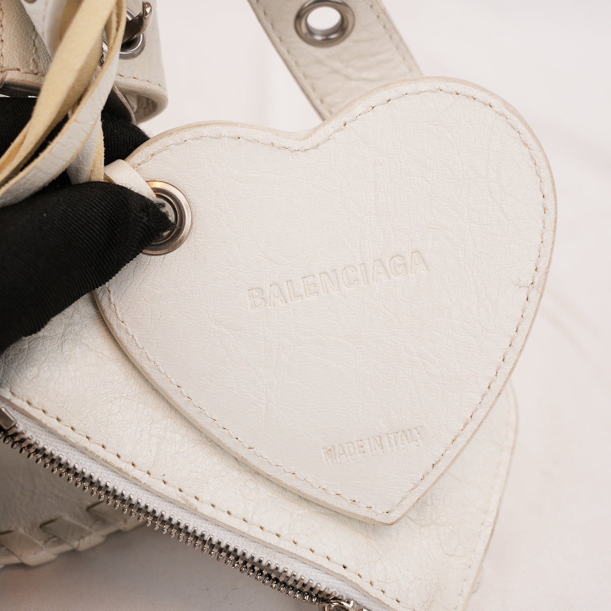 Balenciaga Le Cagole XS Bianca in Pelle di Agnello Arena con Hardware Argento Anticato