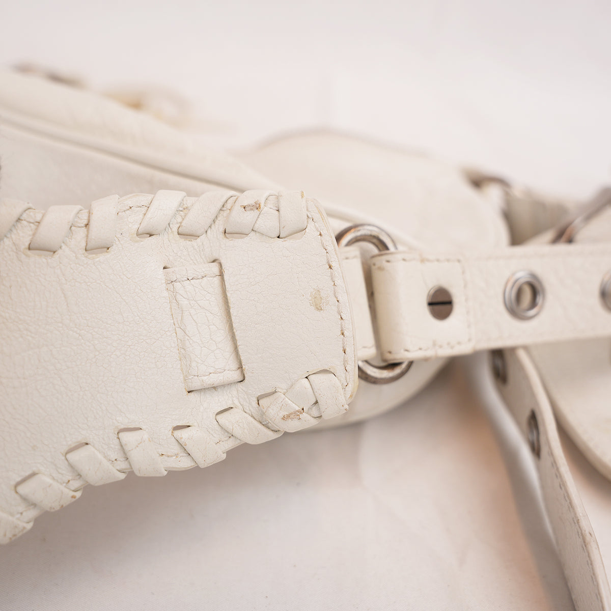Balenciaga Le Cagole XS Bianca in Pelle di Agnello Arena con Hardware Argento Anticato