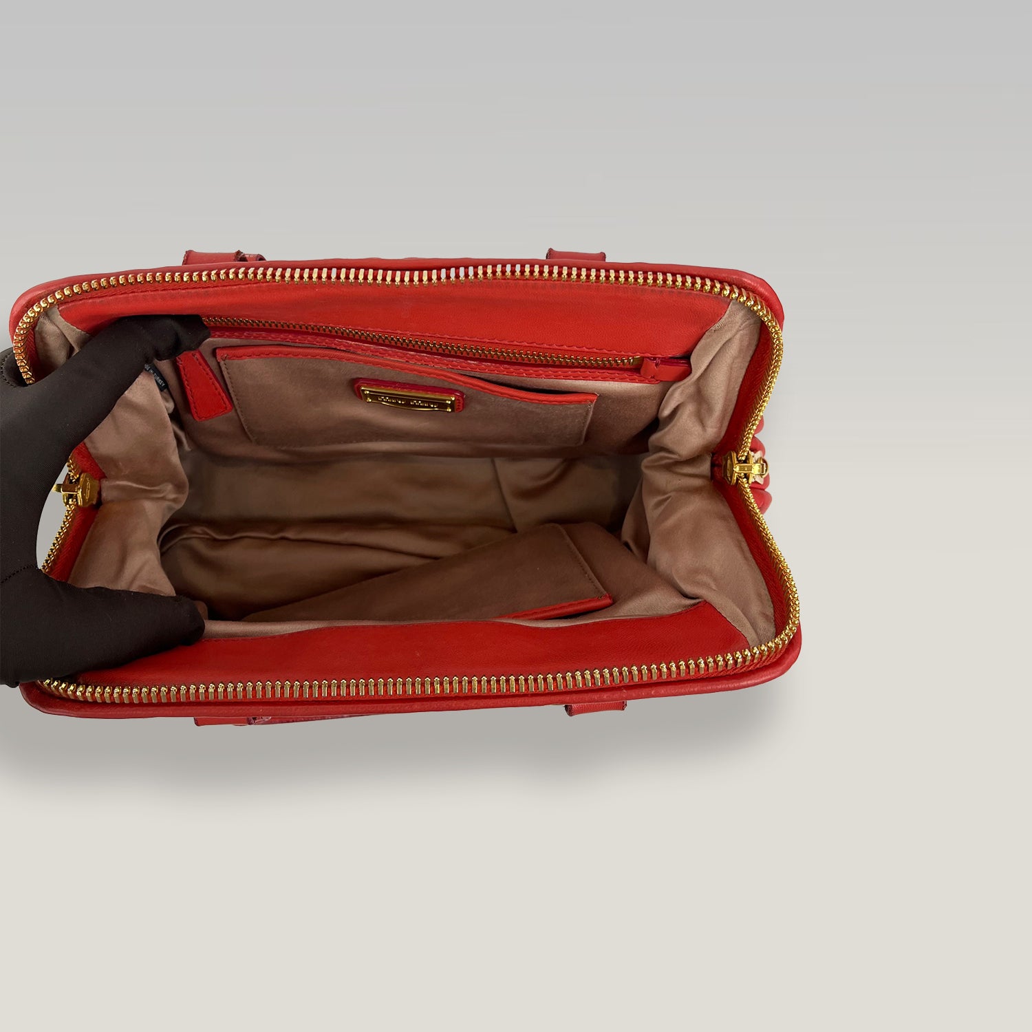 Miu Miu Borsa Donna in Pelle Matelassé Rossa Handbag con Doppi Manici e Dettagli Gold