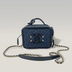 Chanel Vanity Case Piccola in Pelle Caviar Trapuntata Nera con Logo CC e Catena – Borsa a Mano e a Tracolla
