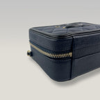 Chanel Vanity Case Piccola in Pelle Caviar Trapuntata Nera con Logo CC e Catena – Borsa a Mano e a Tracolla