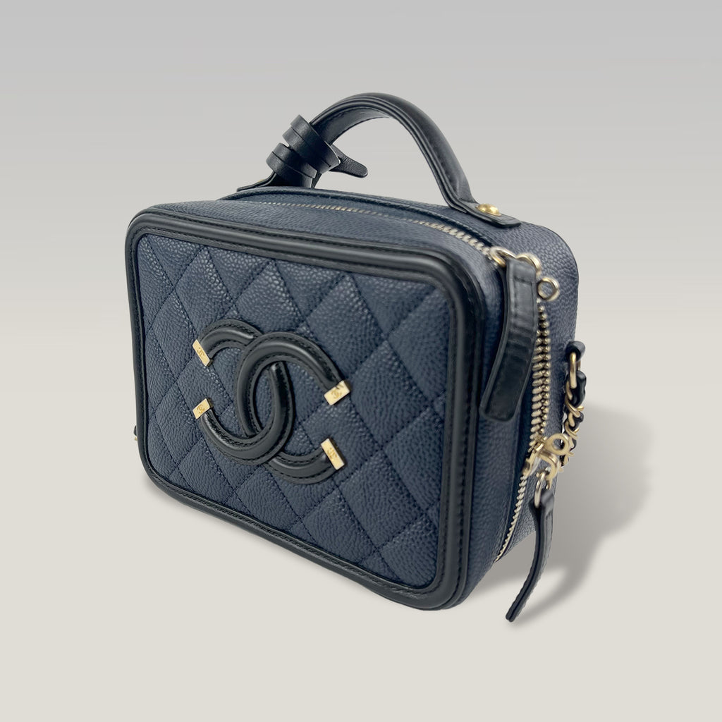 Chanel Vanity Case Piccola in Pelle Caviar Trapuntata Nera con Logo CC e Catena – Borsa a Mano e a Tracolla