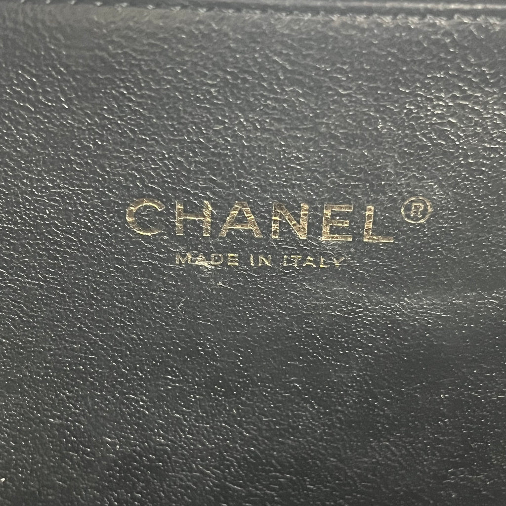 Chanel Vanity Case Piccola in Pelle Caviar Trapuntata Nera con Logo CC e Catena – Borsa a Mano e a Tracolla