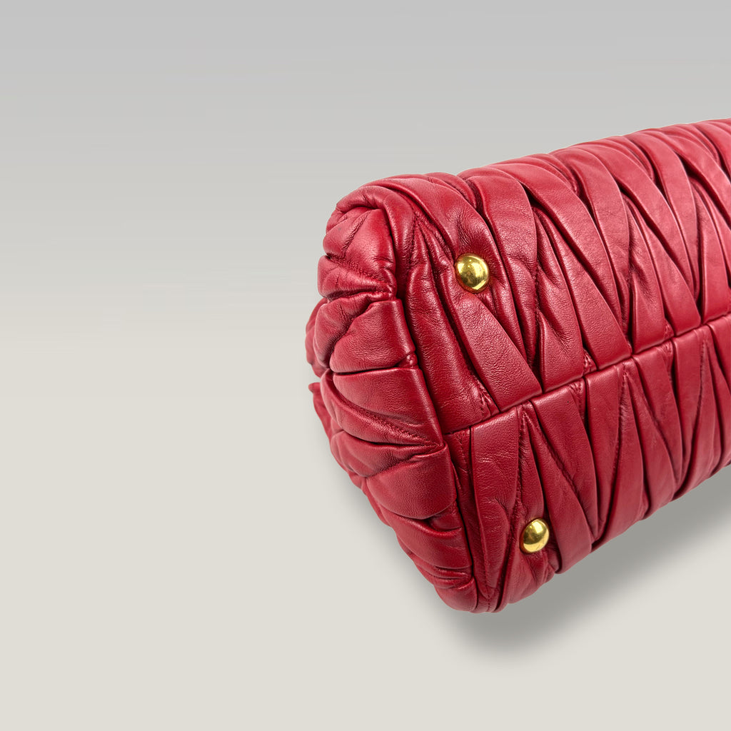 Miu Miu Wander Small Matelassé in Pelle di Vitello Rossa – Borsa Bauletto Donna 29 cm