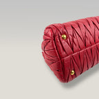 Miu Miu Wander Small Matelassé in Pelle di Vitello Rossa – Borsa Bauletto Donna 29 cm
