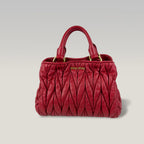 Miu Miu Wander Small Matelassé in Pelle di Vitello Rossa – Borsa Bauletto Donna 29 cm