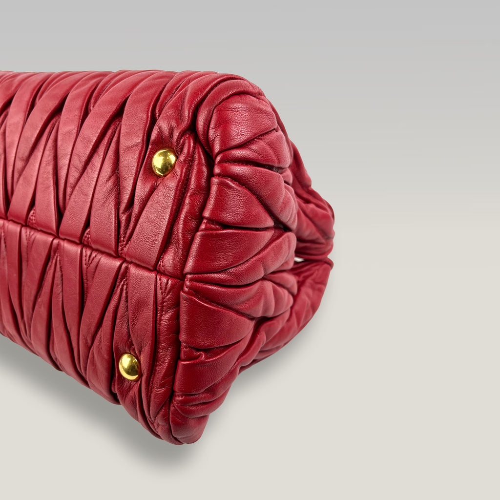Miu Miu Wander Small Matelassé in Pelle di Vitello Rossa – Borsa Bauletto Donna 29 cm
