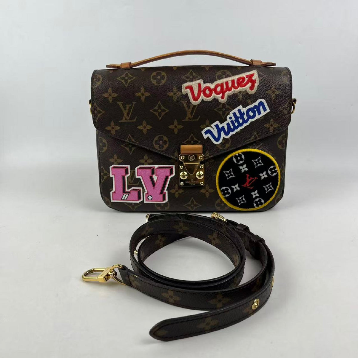 Louis Vuitton Pochette Métis Monogram con Patch Ricamati Multicolor in Tela e Pelle