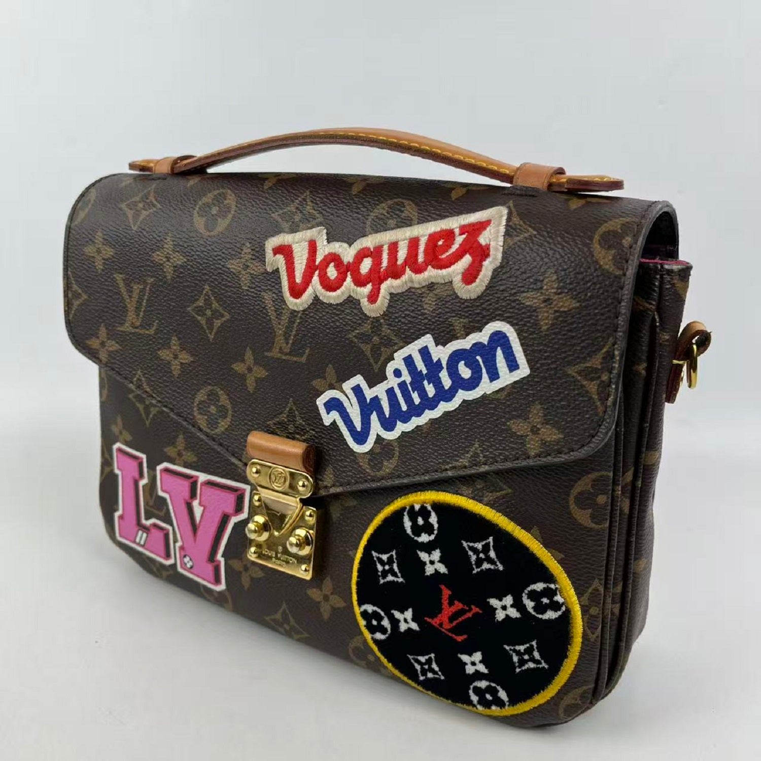 Louis Vuitton Pochette Métis Monogram con Patch Ricamati Multicolor in Tela e Pelle