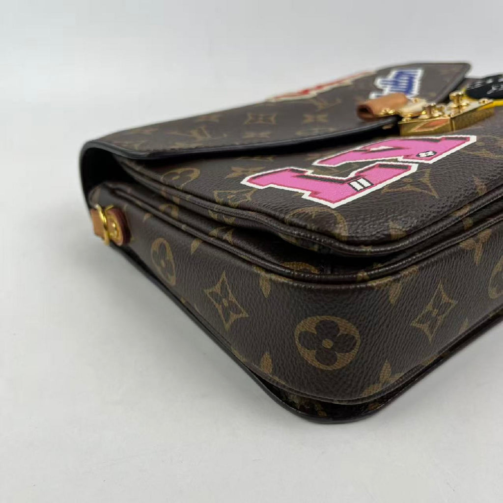 Louis Vuitton Pochette Métis Monogram con Patch Ricamati Multicolor in Tela e Pelle