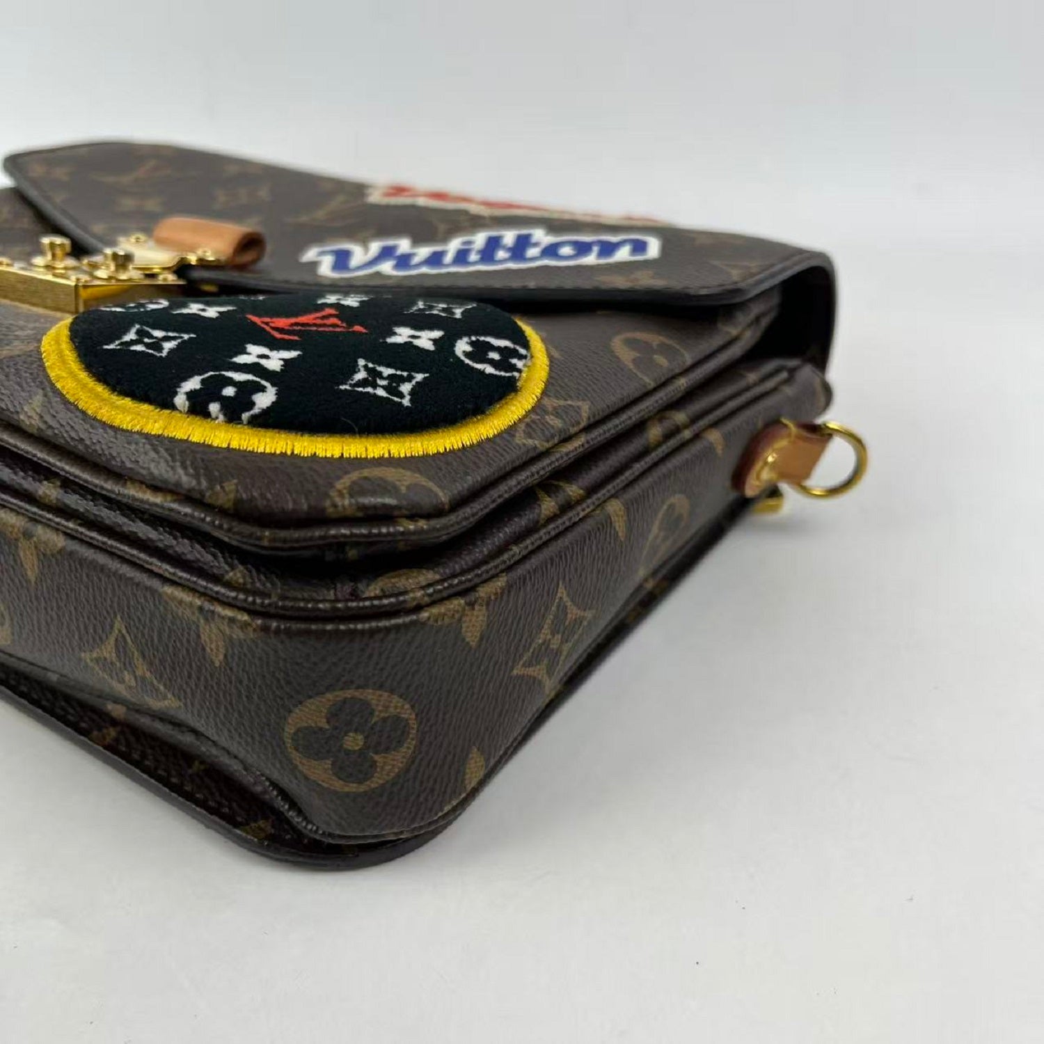 Louis Vuitton Pochette Métis Monogram con Patch Ricamati Multicolor in Tela e Pelle