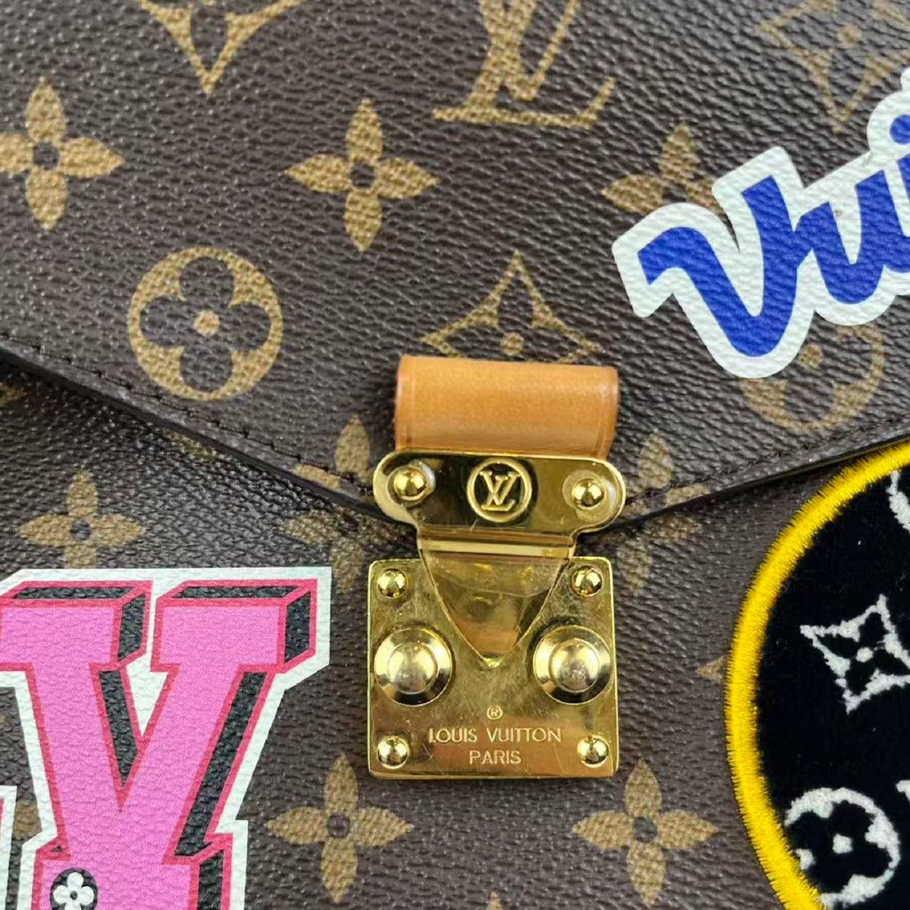 Louis Vuitton Pochette Métis Monogram con Patch Ricamati Multicolor in Tela e Pelle