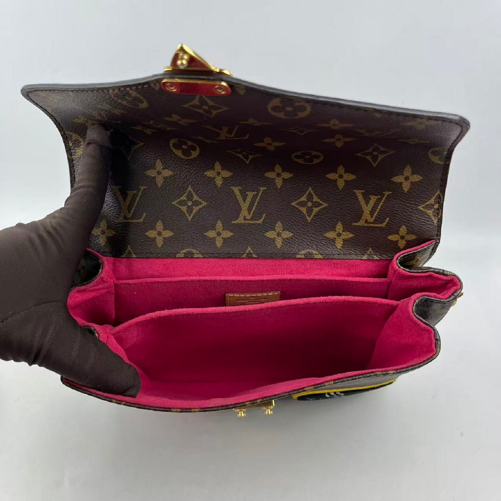 Louis Vuitton Pochette Métis Monogram con Patch Ricamati Multicolor in Tela e Pelle