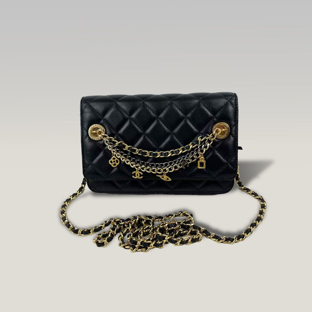 Chanel WOC Nero in Pelle di Agnello Matelassé con Catena Decorativa e Hardware Dorato