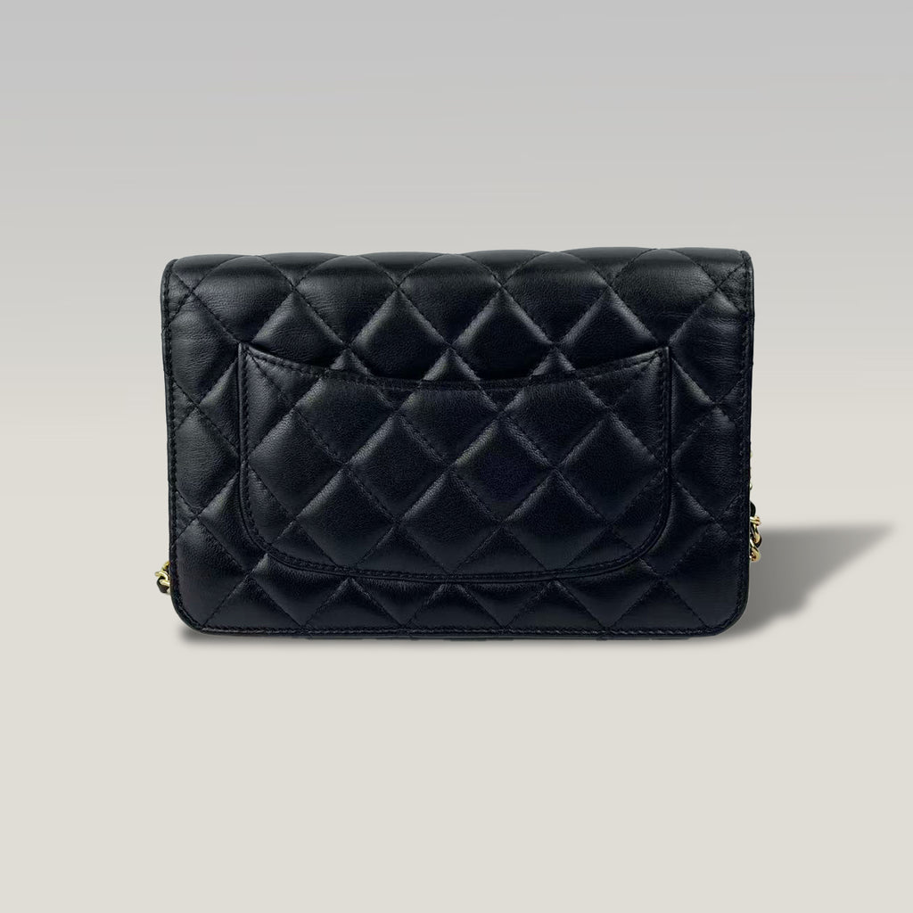 Chanel WOC Nero in Pelle di Agnello Matelassé con Catena Decorativa e Hardware Dorato