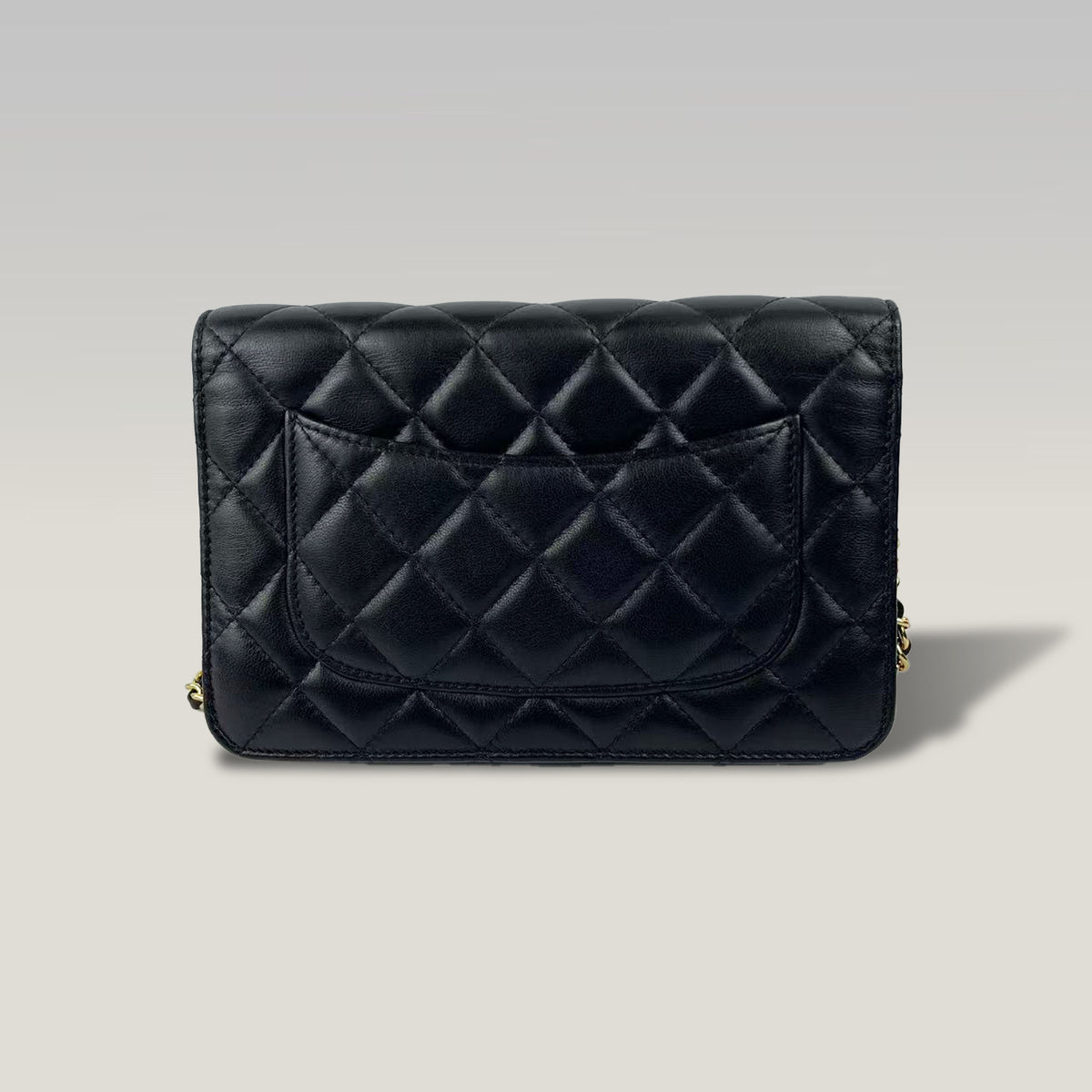 Chanel WOC Nero in Pelle di Agnello Matelassé con Catena Decorativa e Hardware Dorato