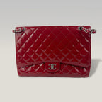 Chanel Borsa a Spalla in Pelle Verniciata Rossa Trapuntata con Logo CC e Catena