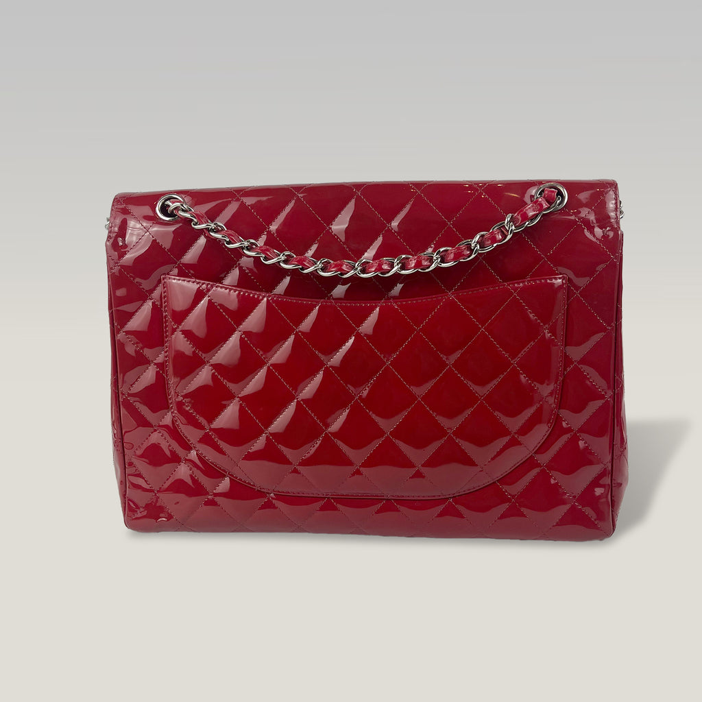 Chanel Borsa a Spalla in Pelle Verniciata Rossa Trapuntata con Logo CC e Catena