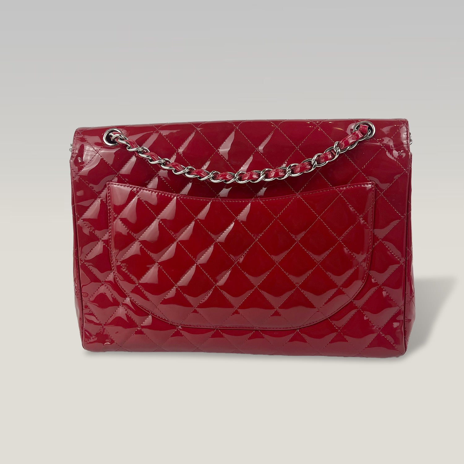 Chanel Borsa a Spalla in Pelle Verniciata Rossa Trapuntata con Logo CC e Catena
