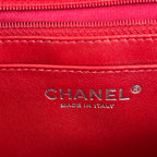 Chanel Borsa a Spalla in Pelle Verniciata Rossa Trapuntata con Logo CC e Catena
