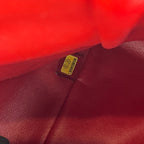 Chanel Borsa a Spalla in Pelle Verniciata Rossa Trapuntata con Logo CC e Catena