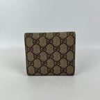 Gucci Portafoglio Compatto GG Supreme Beige in Tela Rivestita e Pelle con Dettagli Dorati
