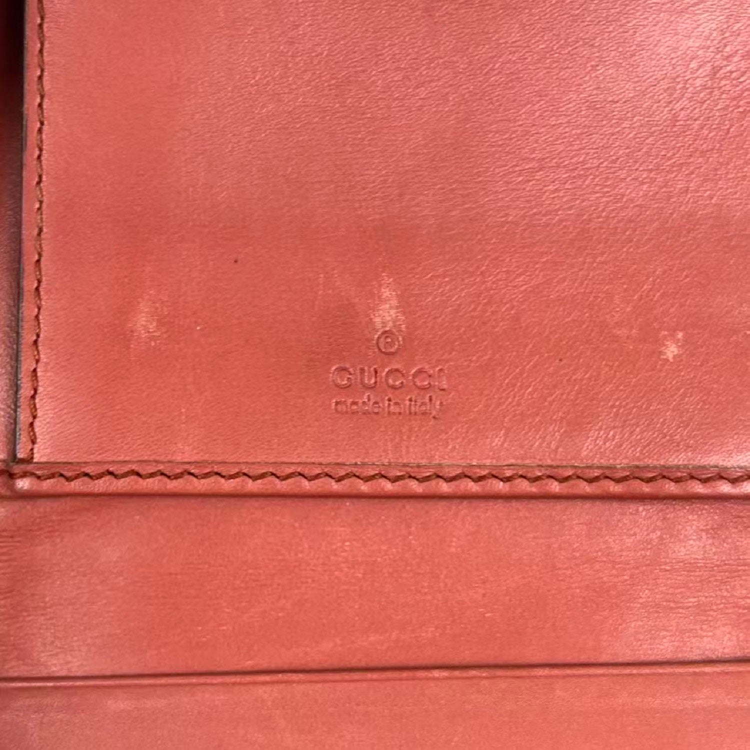 Gucci Portafoglio Compatto GG Supreme Beige in Tela Rivestita e Pelle con Dettagli Dorati