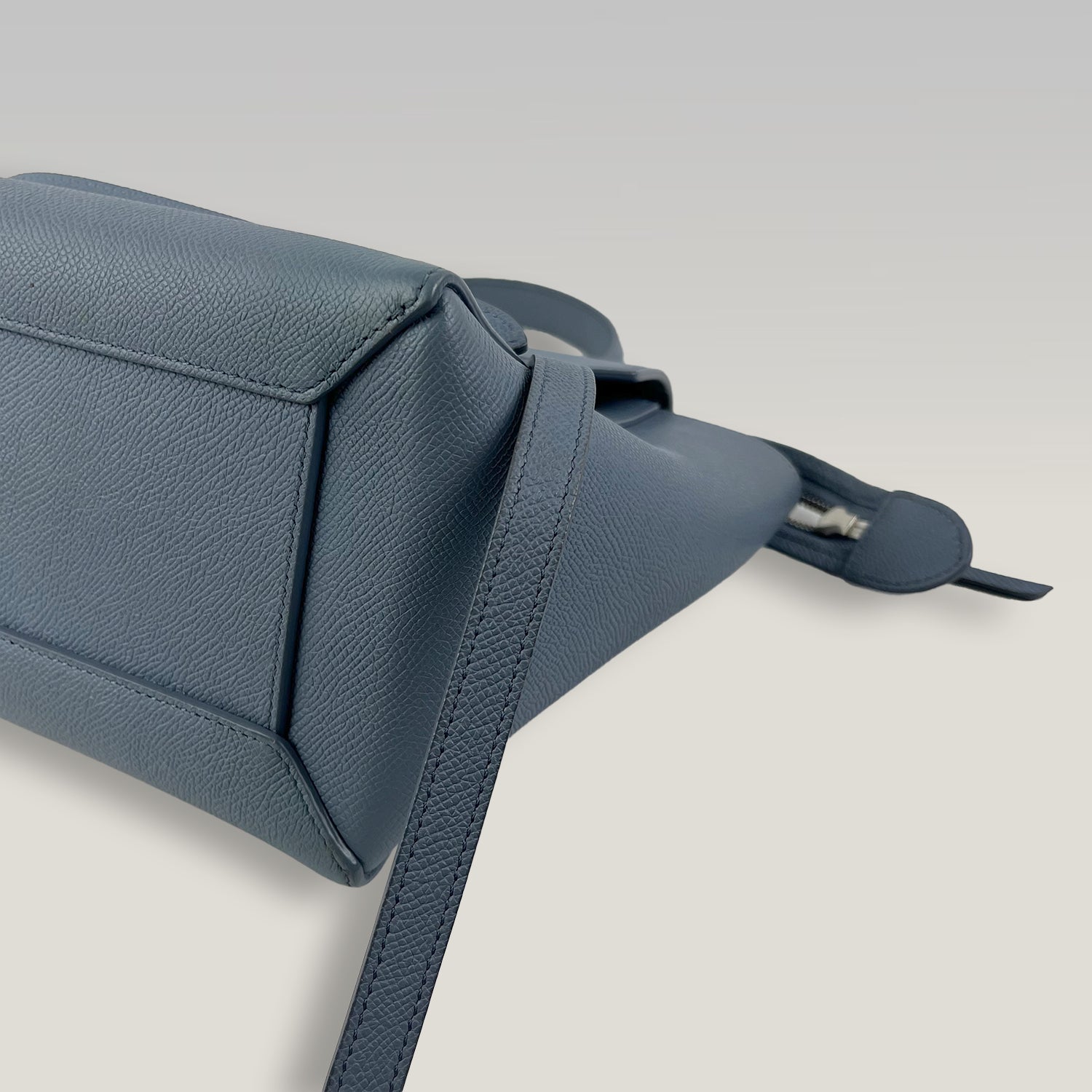 Celine Belt Bag Micro in Pelle Martellata Blu con Tracolla