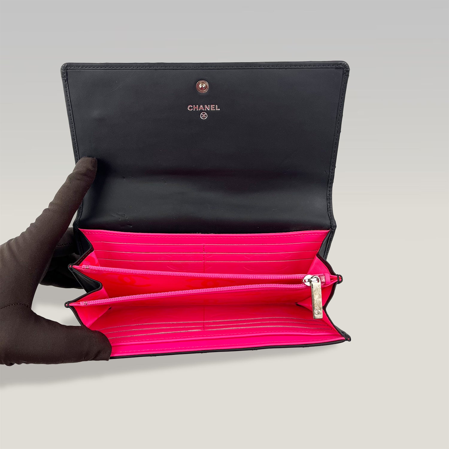 Chanel portafoglio lungo Cambon in pelle nera