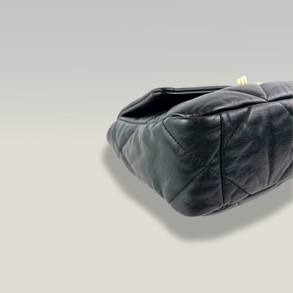 CHANEL 19 Bag Piccola Nera in Agnello Matelassé con Catena Mista e Carta