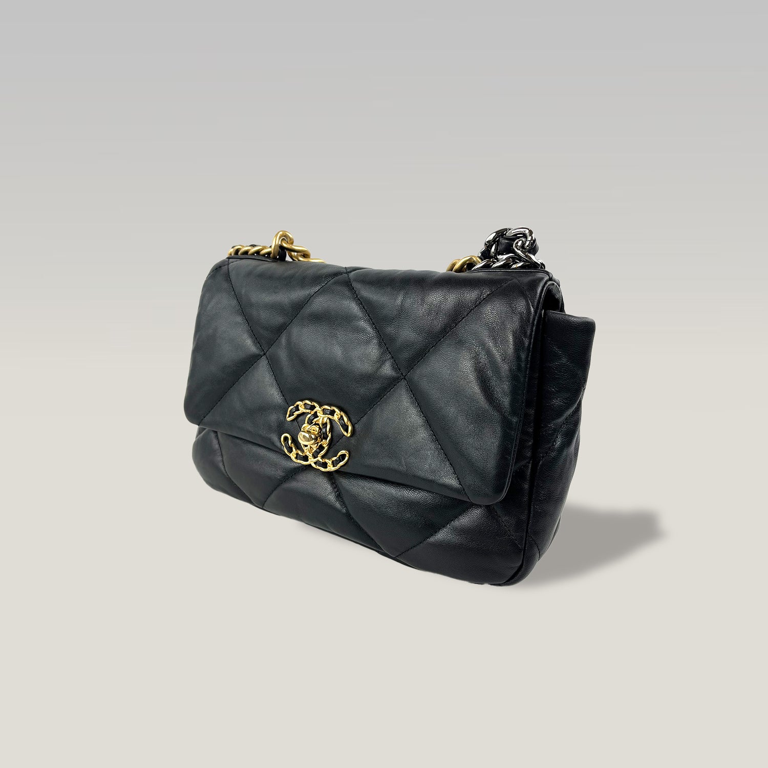 CHANEL 19 Bag Piccola Nera in Agnello Matelassé con Catena Mista e Carta