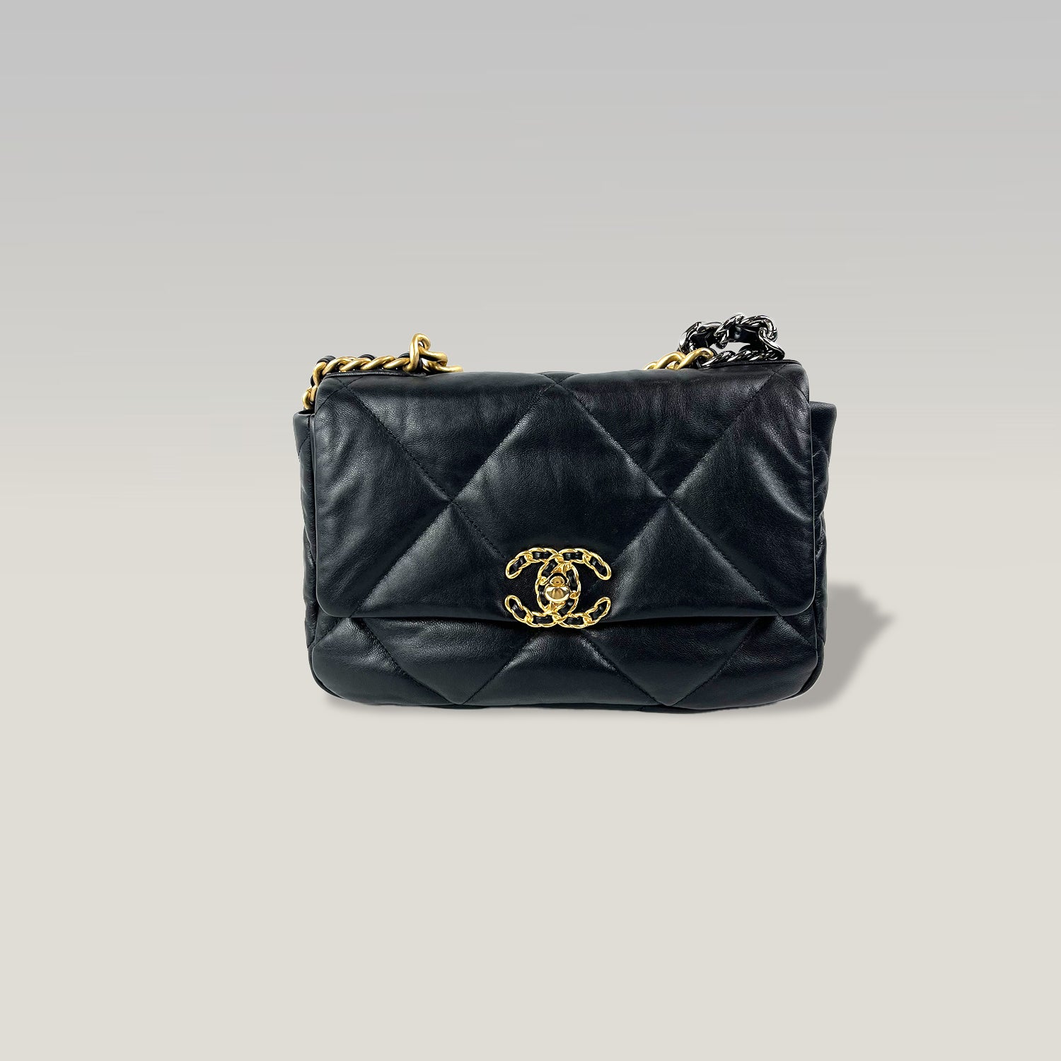 CHANEL 19 Bag Piccola Nera in Agnello Matelassé con Catena Mista e Carta