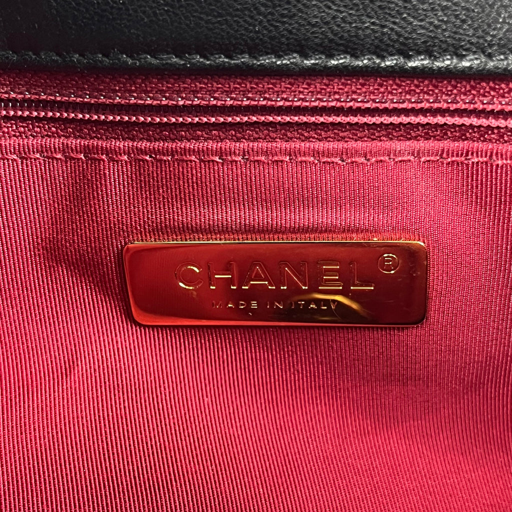 CHANEL 19 Bag Piccola Nera in Agnello Matelassé con Catena Mista e Carta