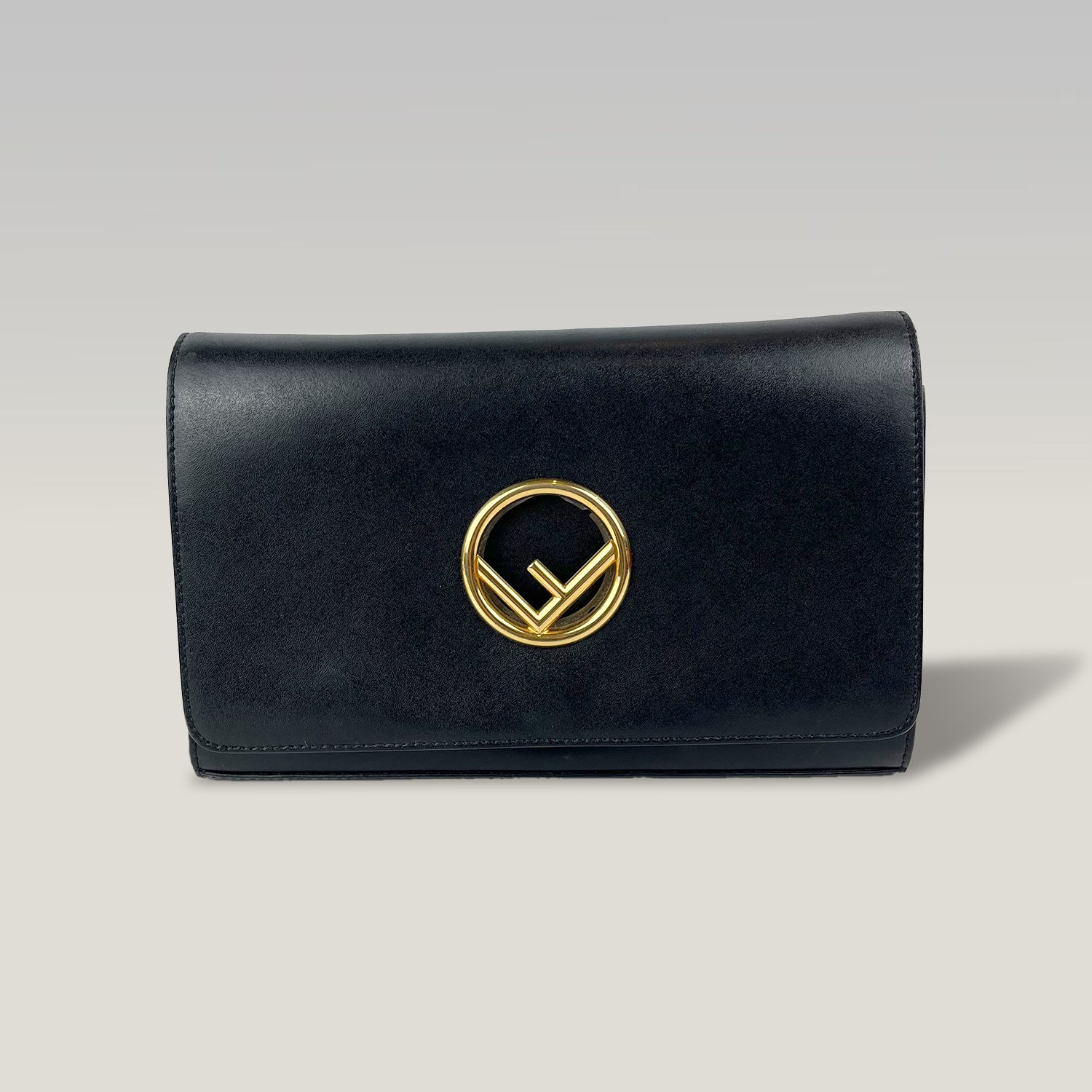 Fendi Kan I Logo Borsa a Tracolla in Pelle Nera con Catena Dorata | Shoulder Bag Donna