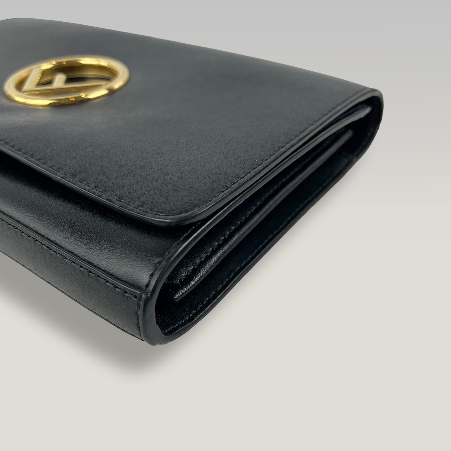 Fendi Kan I Logo Borsa a Tracolla in Pelle Nera con Catena Dorata | Shoulder Bag Donna