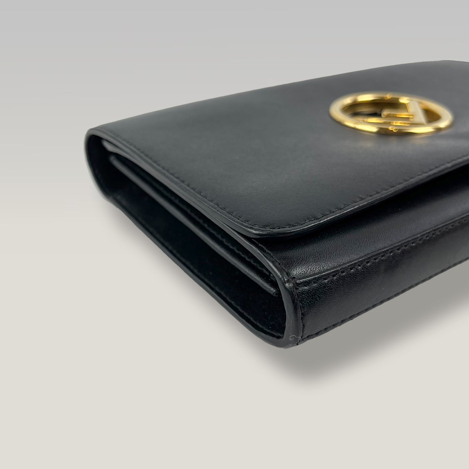 Fendi Kan I Logo Borsa a Tracolla in Pelle Nera con Catena Dorata | Shoulder Bag Donna
