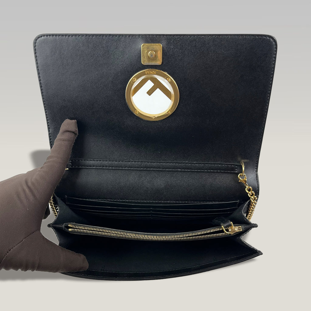 Fendi Kan I Logo Borsa a Tracolla in Pelle Nera con Catena Dorata | Shoulder Bag Donna