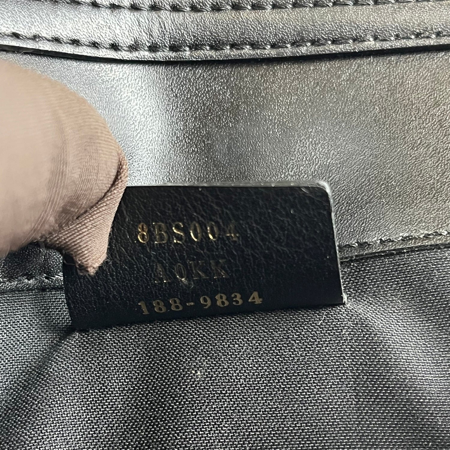 Fendi Kan I Logo Borsa a Tracolla in Pelle Nera con Catena Dorata | Shoulder Bag Donna