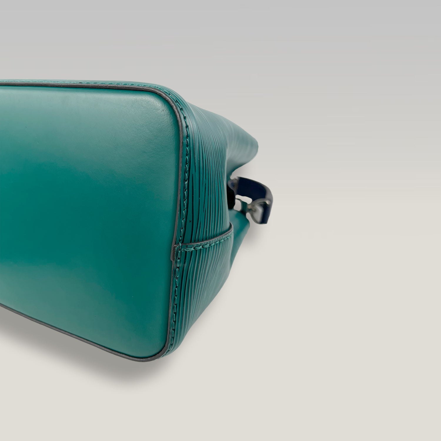 Louis Vuitton NéoNoé BB in Pelle Epi Verde Scuro e Blu