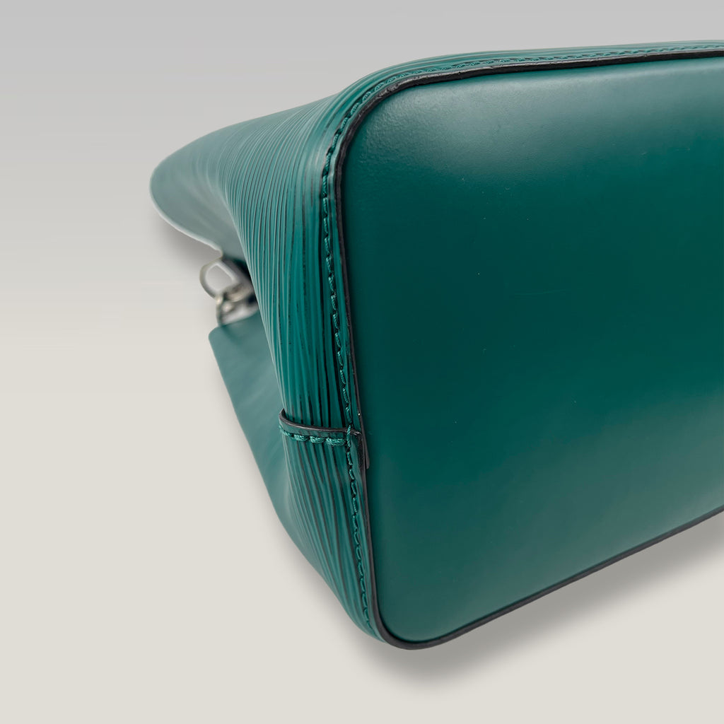 Louis Vuitton NéoNoé BB in Pelle Epi Verde Scuro e Blu