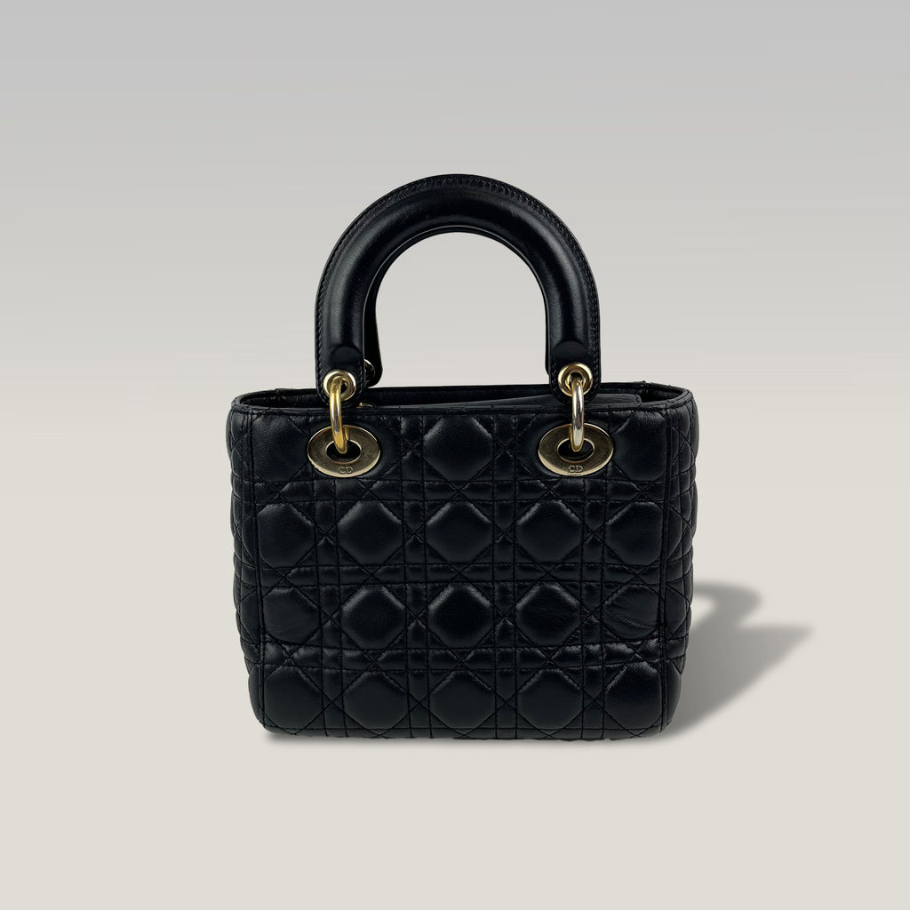 DIOR Lady Dior Piccola Nera in Pelle Cannage con Hardware Dorato e Charm D.I.O.R.