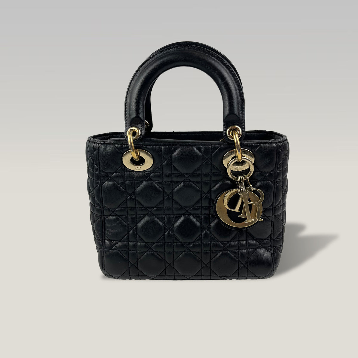 DIOR Lady Dior Piccola Nera in Pelle Cannage con Hardware Dorato e Charm D.I.O.R.