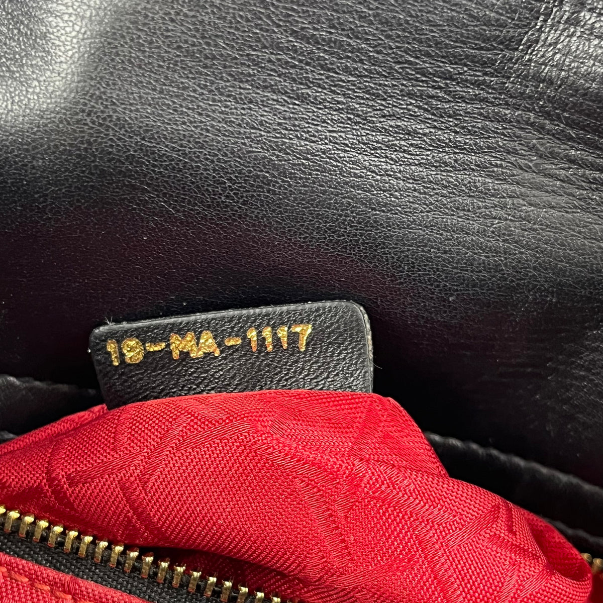 DIOR Lady Dior Piccola Nera in Pelle Cannage con Hardware Dorato e Charm D.I.O.R.