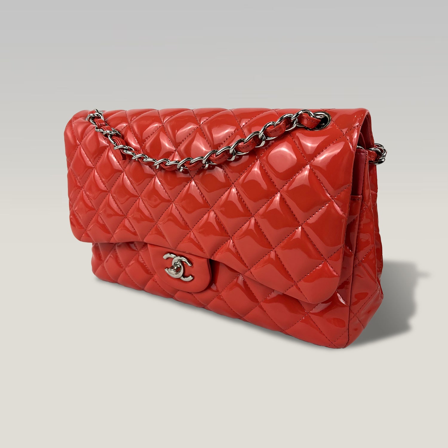 Chanel Maxi Classic Double Flap Borsa in Pelle Verniciata Rossa con Hardware Argento