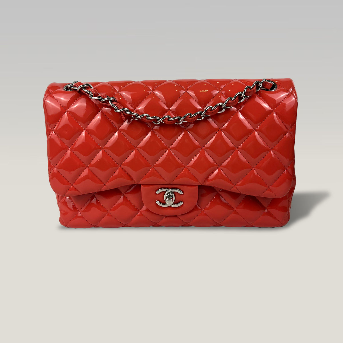 Chanel Maxi Classic Double Flap Borsa in Pelle Verniciata Rossa con Hardware Argento