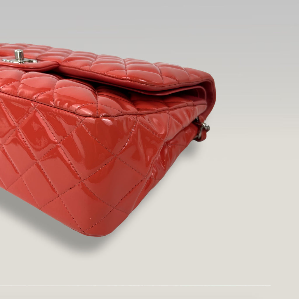 Chanel Maxi Classic Double Flap Borsa in Pelle Verniciata Rossa con Hardware Argento